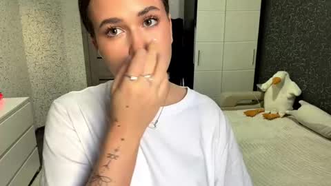 Eli online show from 04.14.26