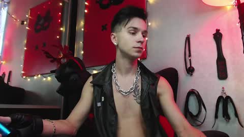 Snapshot of joseph__quinn chatting on 01.05.25 Master Joseph online show from 01.05.25