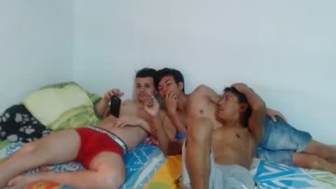 Snapshot of joseph_and_thomas chatting on 02.17.25 thomas y joseph online show from 02.17.25