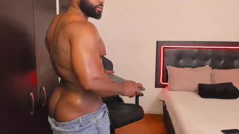 Snapshot of joseph_palacios chatting on 10.29.25 joseph palacios online show from 10.29.25