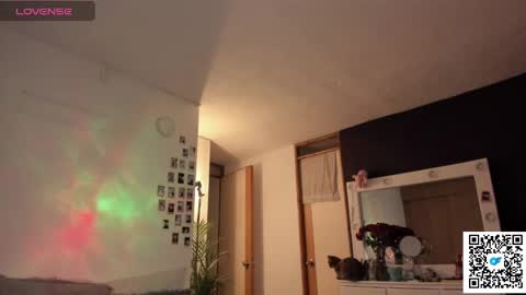 josephine   independent model    online show from 02.07.25