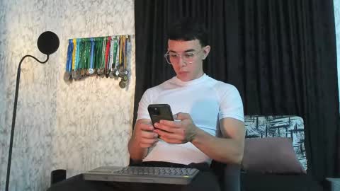 Im Jouliano online show from 02.12.25