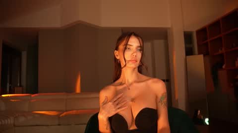 Jennifer Diaz online show from 02.16.25