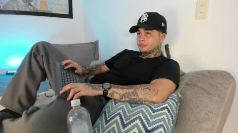 juan_alvarez18 online show from 09.13.25