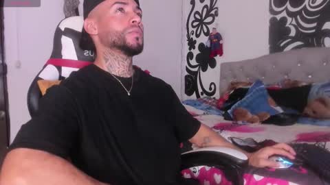 Snapshot of juan_bruce chatting on 10.23.25 juan online show from 10.23.25