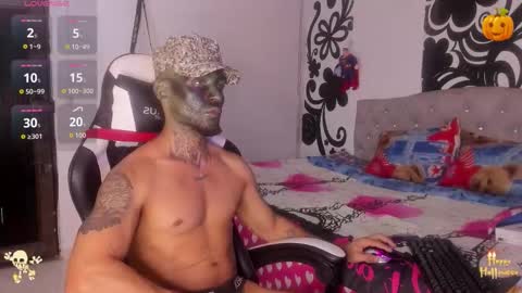 Snapshot of juan_bruce chatting on 10.31.25 juan online show from 10.31.25