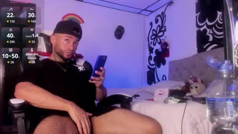 Snapshot of juan_bruce chatting on 11.01.25 juan online show from 11.01.25