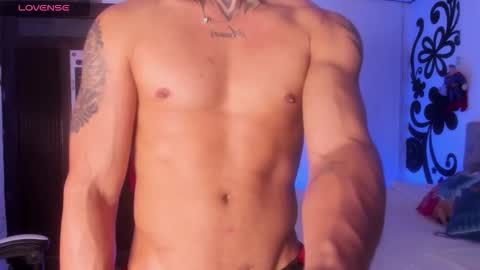 Snapshot of juan_bruce chatting on 11.04.25 juan online show from 11.04.25