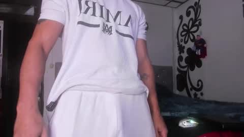 Snapshot of juan_bruce chatting on 11.15.25 juan online show from 11.15.25