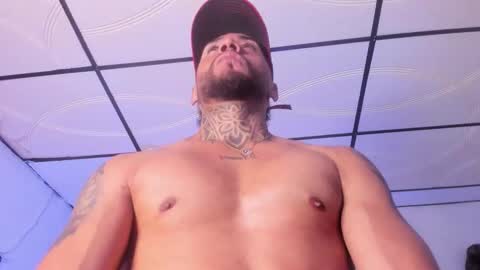 Snapshot of juan_bruce chatting on 11.19.25 juan online show from 11.19.25