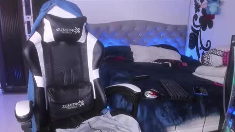 Snapshot of juan_bruce chatting on 12.04.25 juan online show from 12.04.25