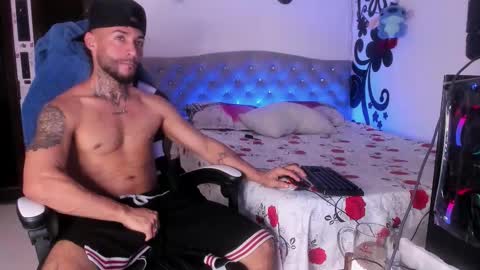 Snapshot of juan_bruce chatting on 12.15.25 juan online show from 12.15.25