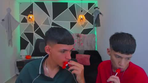 Snapshot of juan_nd_steven chatting on 10.23.25 JuanSteven online show from 10.23.25