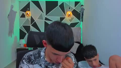 Snapshot of juan_nd_steven chatting on 10.29.25 JuanSteven online show from 10.29.25