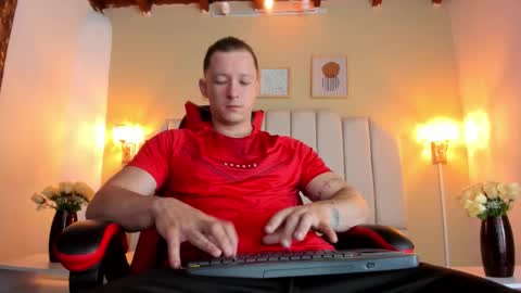 Snapshot of juan_prior chatting on 12.04.25 JUAN online show from 12.04.25