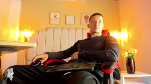 Snapshot of juan_prior chatting on 12.05.25 JUAN online show from 12.05.25