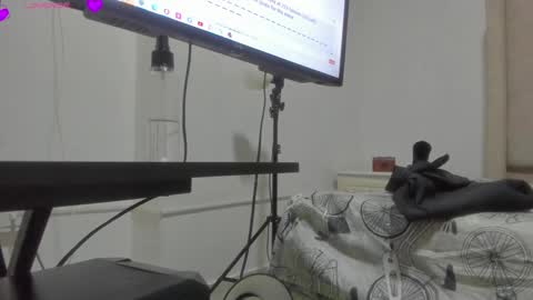 Snapshot of juana_240 chatting on 12.10.24 Lau follow online show from 12.10.24