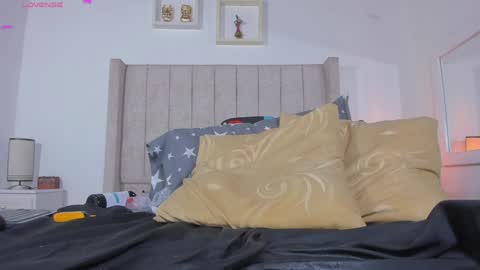 Snapshot of juana_240 chatting on 01.11.25 Lau follow online show from 01.11.25