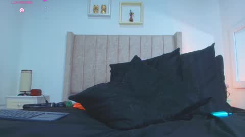 Snapshot of juana_240 chatting on 02.15.25 Lau follow online show from 02.15.25