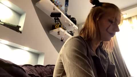 Lola online show from 10.31.25