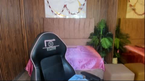 JUANITA online show from 04.01.26