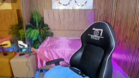 JUANITA online show from 04.07.26