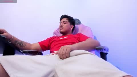 Snapshot of juanmechanic chatting on 11.08.25 JUAN online show from 11.08.25