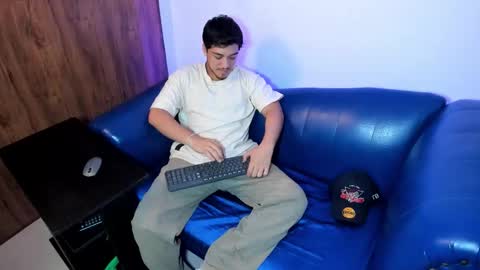 Snapshot of juanmechanic chatting on 11.12.25 JUAN online show from 11.12.25