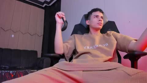 Snapshot of juansixx_ chatting on 12.17.25 Juan online show from 12.17.25