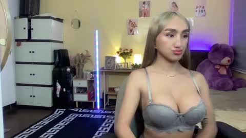 Snapshot of judiella chatting on 12.14.24 EloiseMoree online show from 12.14.24