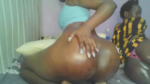 Snapshot of juicy_assgamma chatting on 10.12.25 juicyass online show from 10.12.25