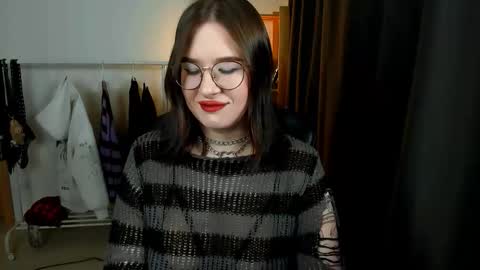 Snapshot of juicy_burrito chatting on 01.15.26 Bella online show from 01.15.26