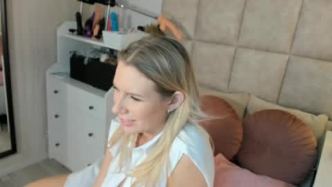Snapshot of juicy_pussie chatting on 04.26.26 Tatjana online show from 04.26.26