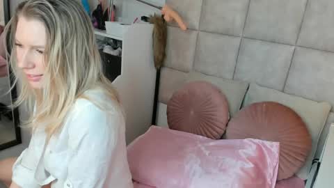 Snapshot of juicy_pussie chatting on 04.30.26 Tatjana online show from 04.30.26