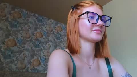 Snapshot of juli_ginger chatting on 07.15.26 Julia online show from 07.15.26