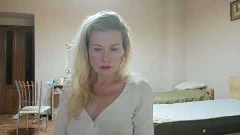 julia_giulia online show from 10.01.25