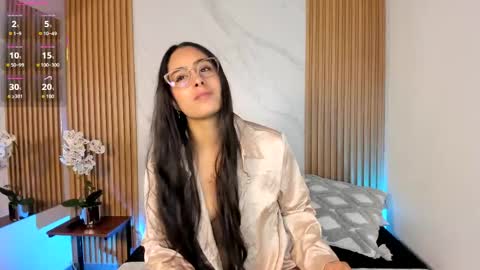 J U L IA   M A R T I N E Z online show from 04.17.26