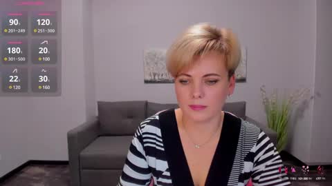Snapshot of julia_wilsons chatting on 12.11.24 Julia online show from 12.11.24