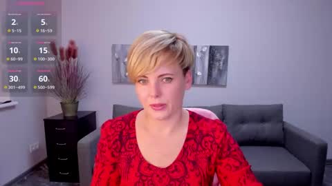 Snapshot of julia_wilsons chatting on 01.12.25 Julia online show from 01.12.25