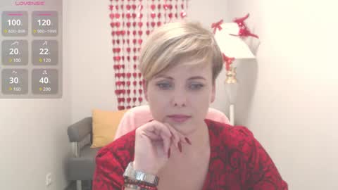 Snapshot of julia_wilsons chatting on 02.10.25 Julia online show from 02.10.25