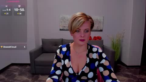 Snapshot of julia_wilsons chatting on 02.19.25 Julia online show from 02.19.25