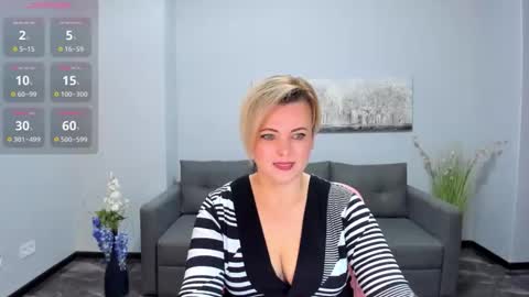 Snapshot of julia_wilsons chatting on 11.20.25 Julia online show from 11.20.25