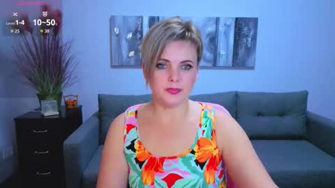 Snapshot of julia_wilsons chatting on 11.22.25 Julia online show from 11.22.25