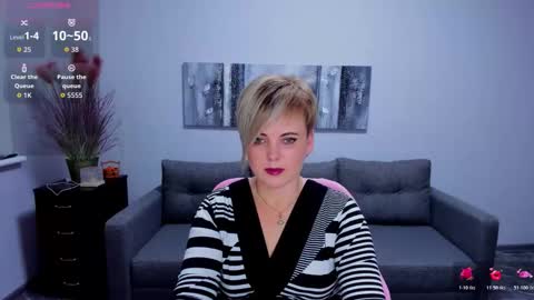 Snapshot of julia_wilsons chatting on 12.01.25 Julia online show from 12.01.25