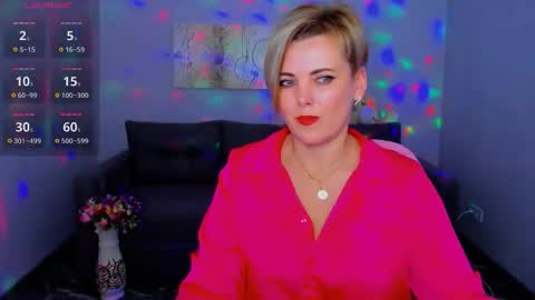 Snapshot of julia_wilsons chatting on 12.05.25 Julia online show from 12.05.25