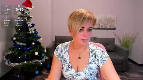 Snapshot of julia_wilsons chatting on 12.15.25 Julia online show from 12.15.25