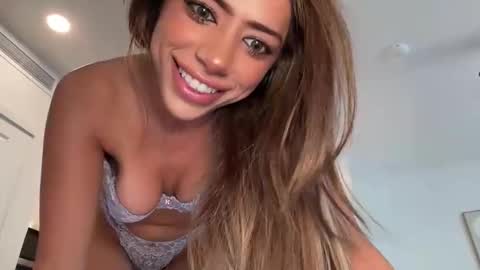 Julia Brooks online show from 11.18.25