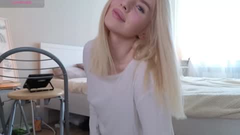 Snapshot of juliacontrol chatting on 12.08.24 Molly online show from 12.08.24