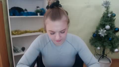 Snapshot of juliacrazy_ chatting on 12.17.24 juliacrazy_ online show from 12.17.24