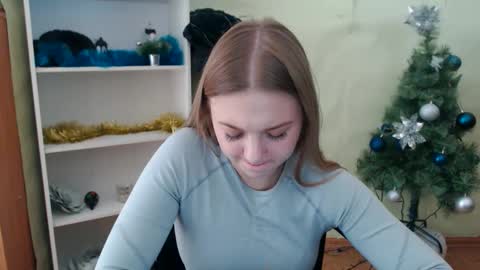 Snapshot of juliacrazy_ chatting on 12.18.24 juliacrazy_ online show from 12.18.24